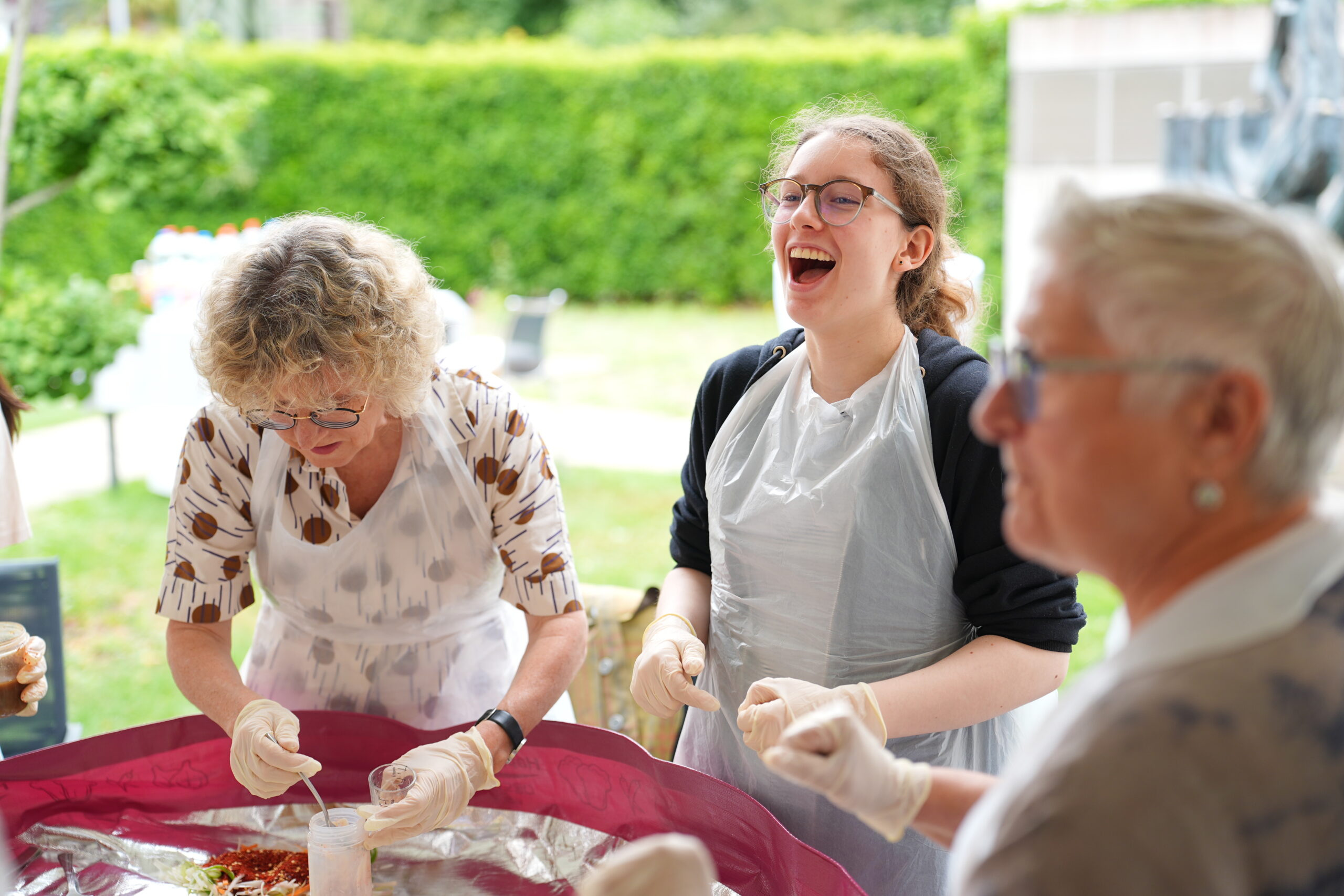 Participants making Jeolla-style kimchi at Friends of Korea workshop in Basel